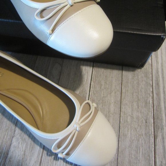 NEW - Blair - Ivory and Cream colored flats - Size 9M - Picture 4 of 6